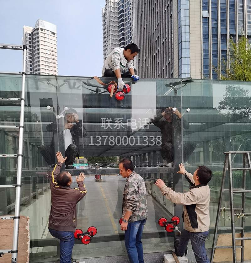 慈溪黃金大廈汽車(chē)坡道玻璃更換